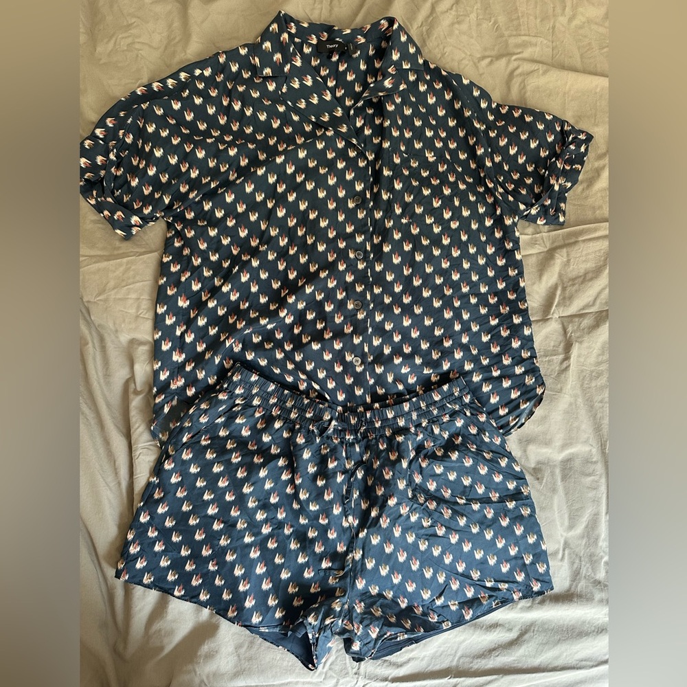 THEORY Ralfinn Floral Ikat Print Silk Camp Shirt and shorts SET -Deep Navy